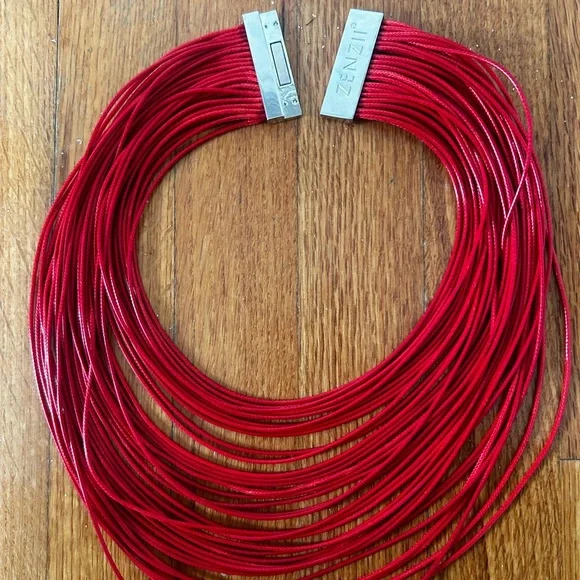 ZENZII multistrand red magnetic clasp necklace - Picture 4 of 6